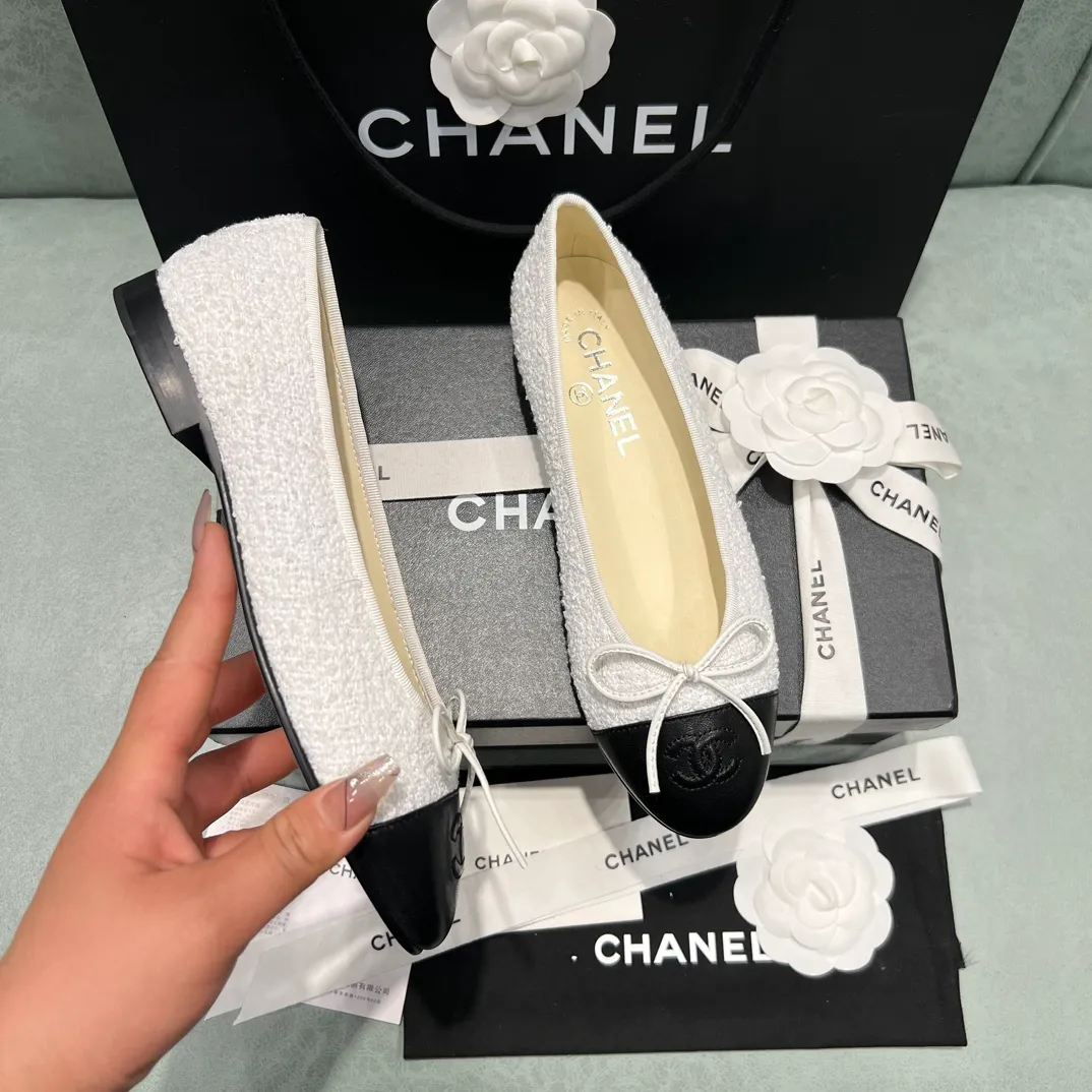 👟👟Ex-factory price 440👟👟 Women's Shoes Women's Clothing Women's Shoes Women's Clothing Women's Shoes Women's Clothing Women's Shoes Women's Clothing Chanel shoes that are always being upgraded~ 2021ss top version HK overseas purchasing original cut from 1:1 Chanel Chanel classic bow round toe ballet shoes There are not many good quality. It is truly stress-free to go in and out of the counter at will. Regardless of the last shape, leather selection, or manufacturing process, they are all genuine craftsmanship and very sophisticated. ◾️Fabric: Mixed sheepskin imported from Italy ◾️Lining: Imported sheepskin (sweat-absorbent and soft) ◾️Sole: Italian special A-grade genuine leather sole (not ordinary thin sole in the market) ◾️Size: 35-39 [34 40 41 42 43 customization is not returnable]